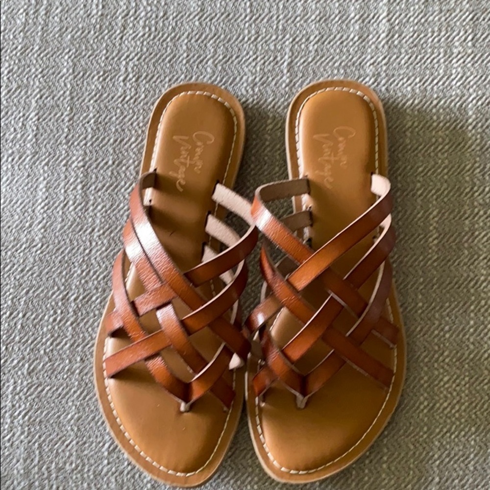 New! Adorable Crown Vintage Leather Sandals. - Picture 2 of 3